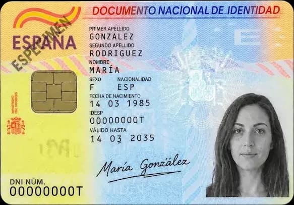 Espécimen del DNI español con la foto de carnet ya impresa en el documento